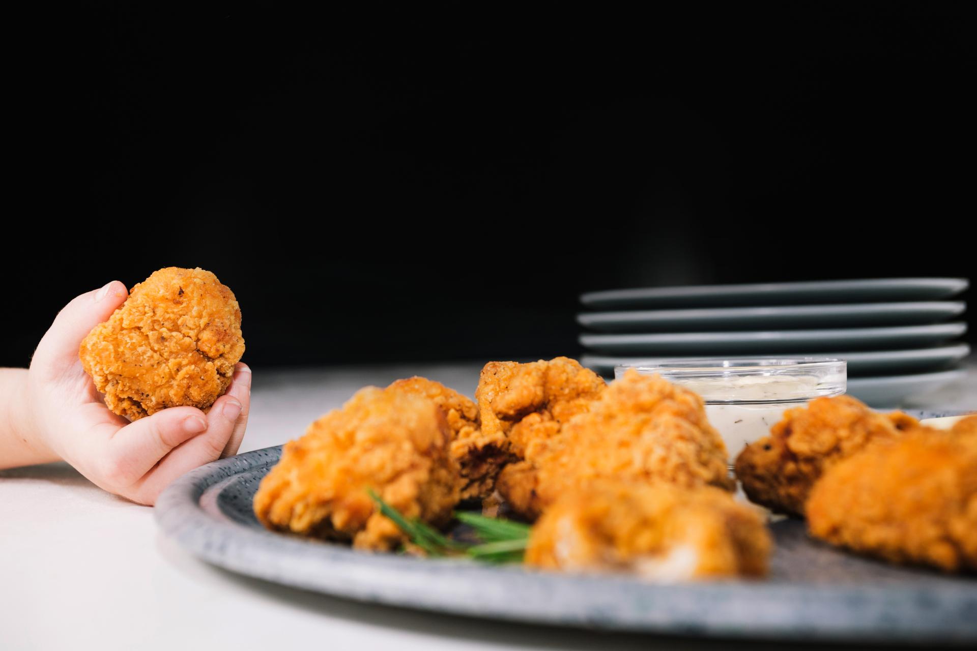 Đùi gà và cánh gà chiên giòn ai cũng mê